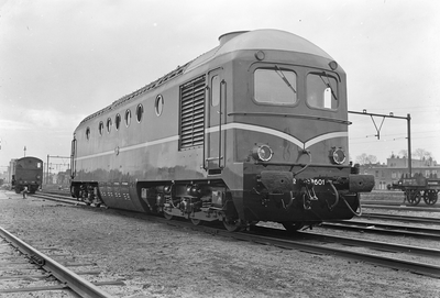 160525 Afbeelding van de diesel-electrische locomotief nr. 2601 (serie 2600) van de N.S. te Utrecht.